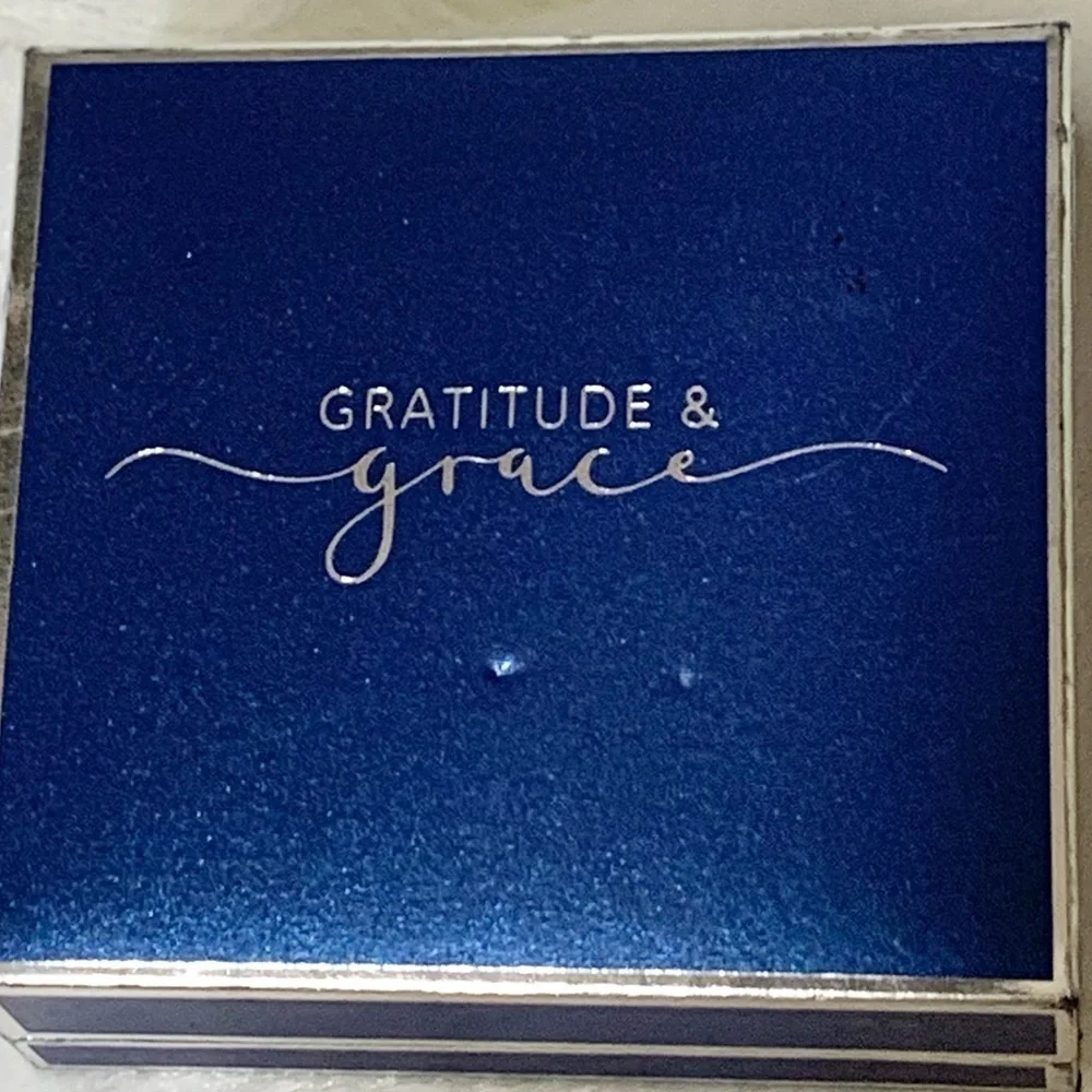 NWT gratitude and grace Hamsa necklace gold 💎💍❤️